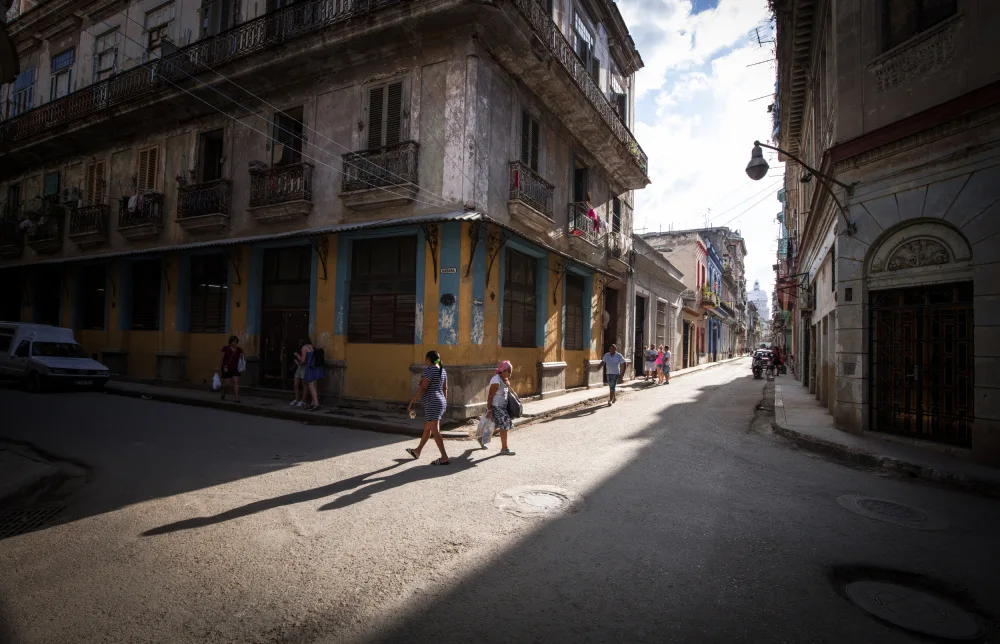 Li, Allan: A corner of Cuban life