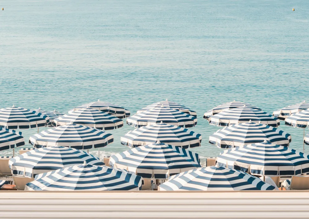 Art, Digital Grace: Gestreifte Strandschirme
