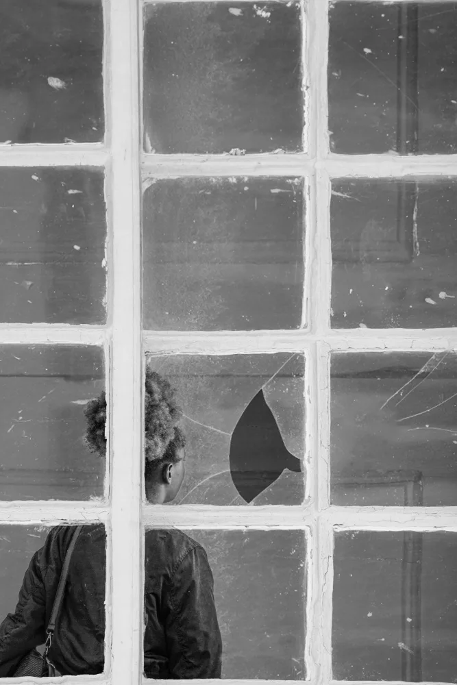 Groof, De Toni: Broken glass
