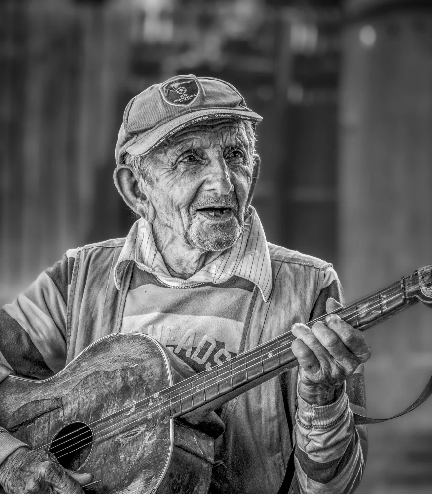 Šimic, Joško: Old guitarist