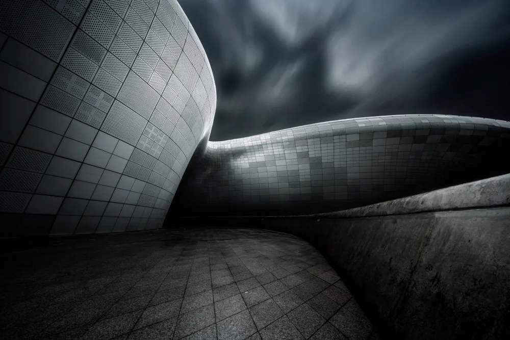 T, Amatou: Arquitectura futurista