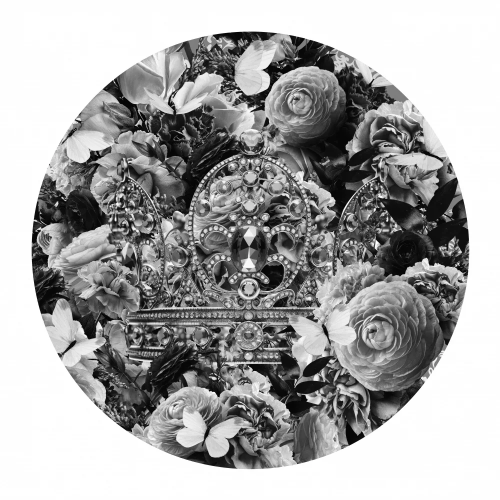 Skellern, Sue: Flores de cachemira y corona en blanco y negro