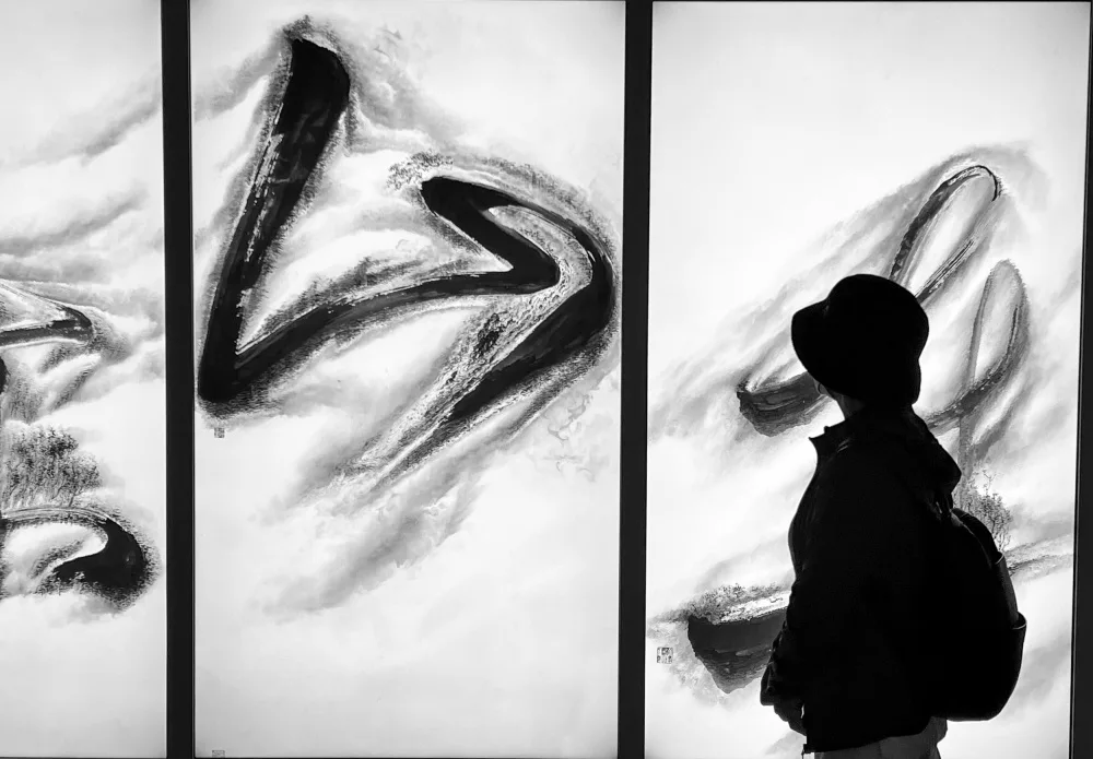Zhang, Dennis: At the museum II