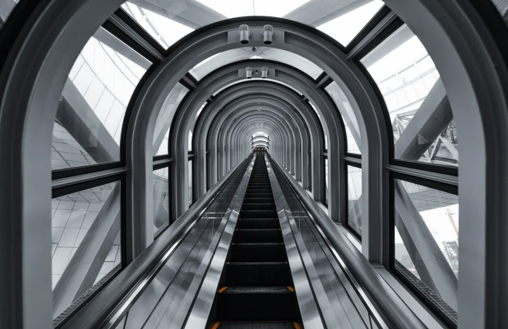Hara, Tomoshi: escalera mecánica hacia el futuro