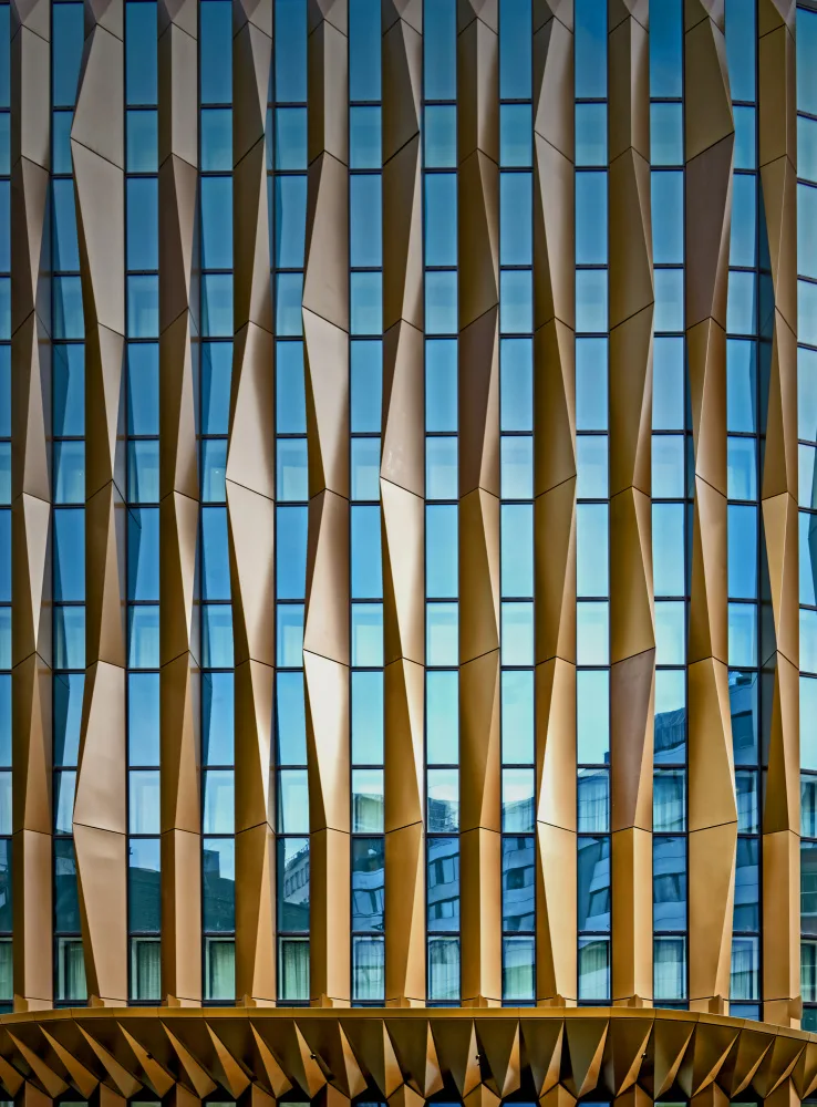 Dupont, Isabelle: Facade with glass