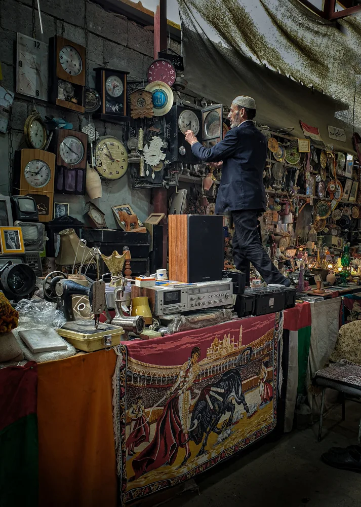 Alsofey, Bashar: Seller of antiques and used materials