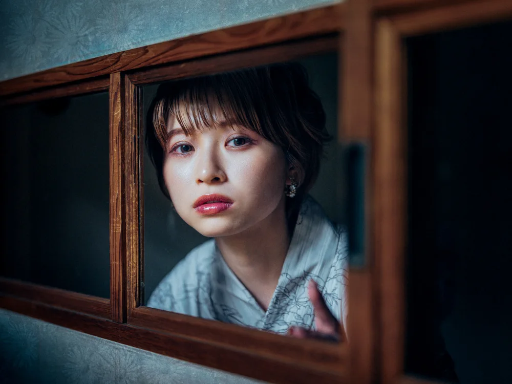 Fujii, Yuzo: Through the window