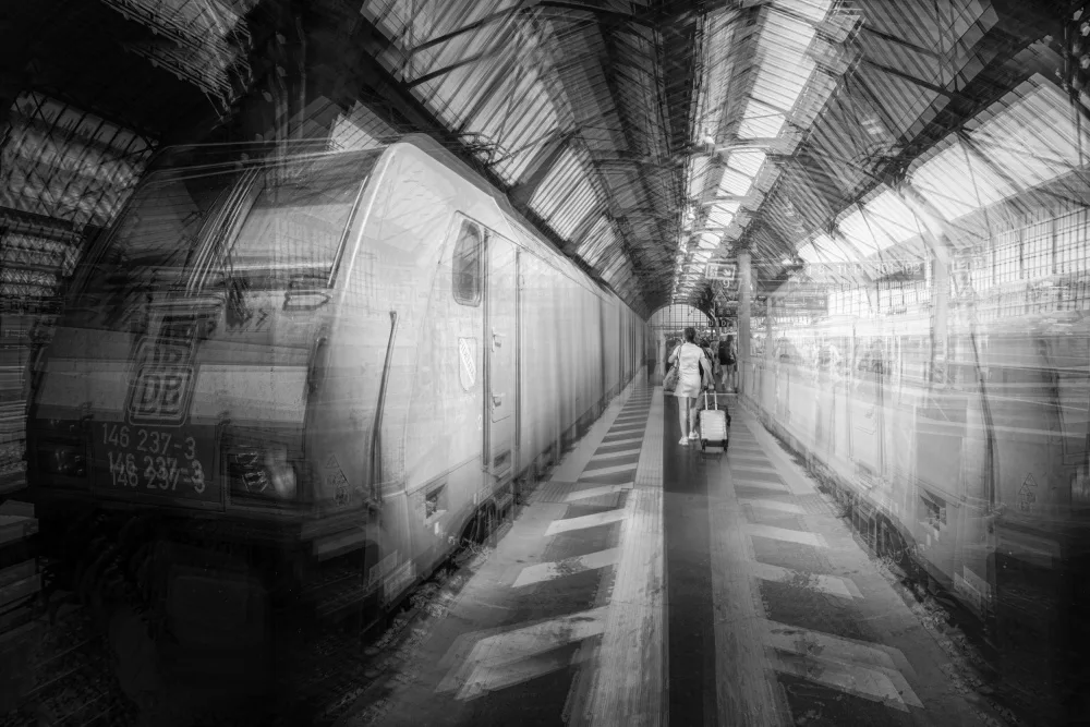 Yamamoto, Eiji: Train station