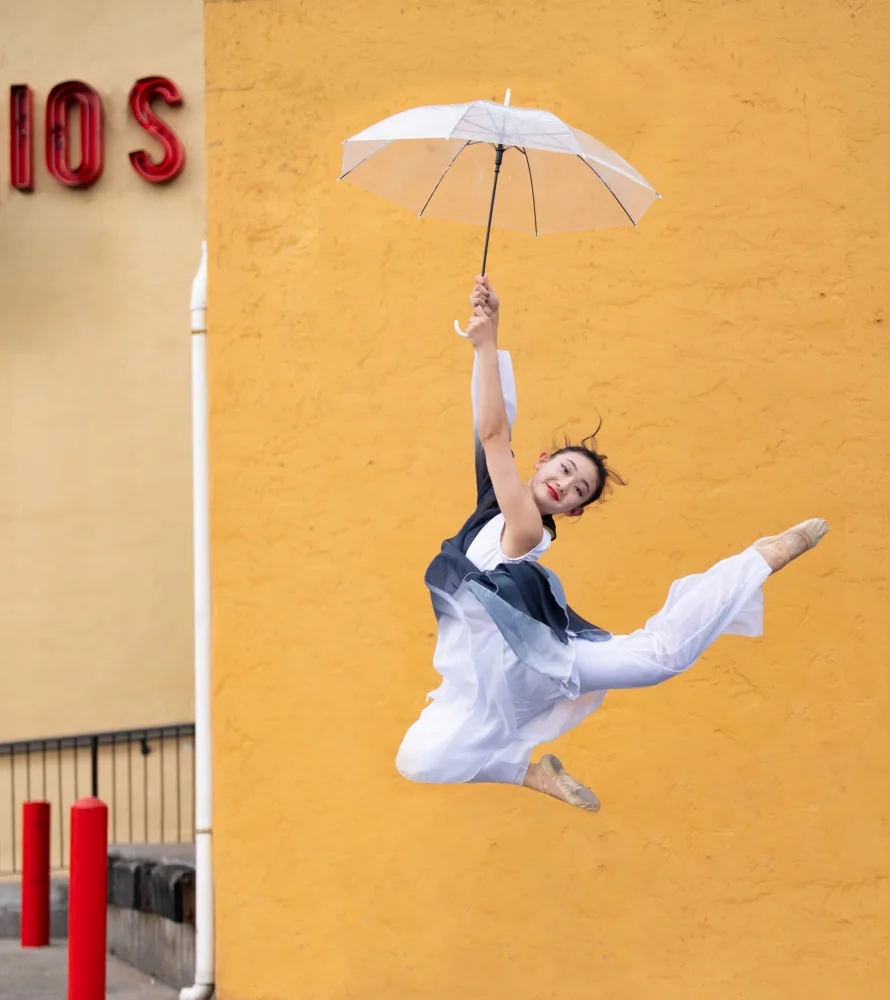 Wang, Catherine: Salto feliz