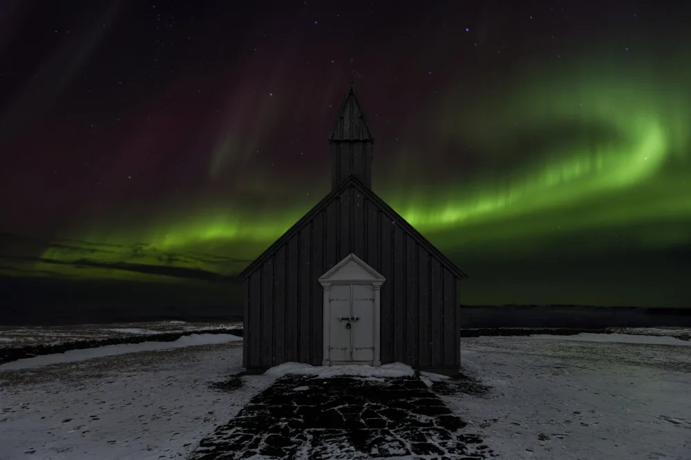 Vicedomini, Angéla: The dark church
