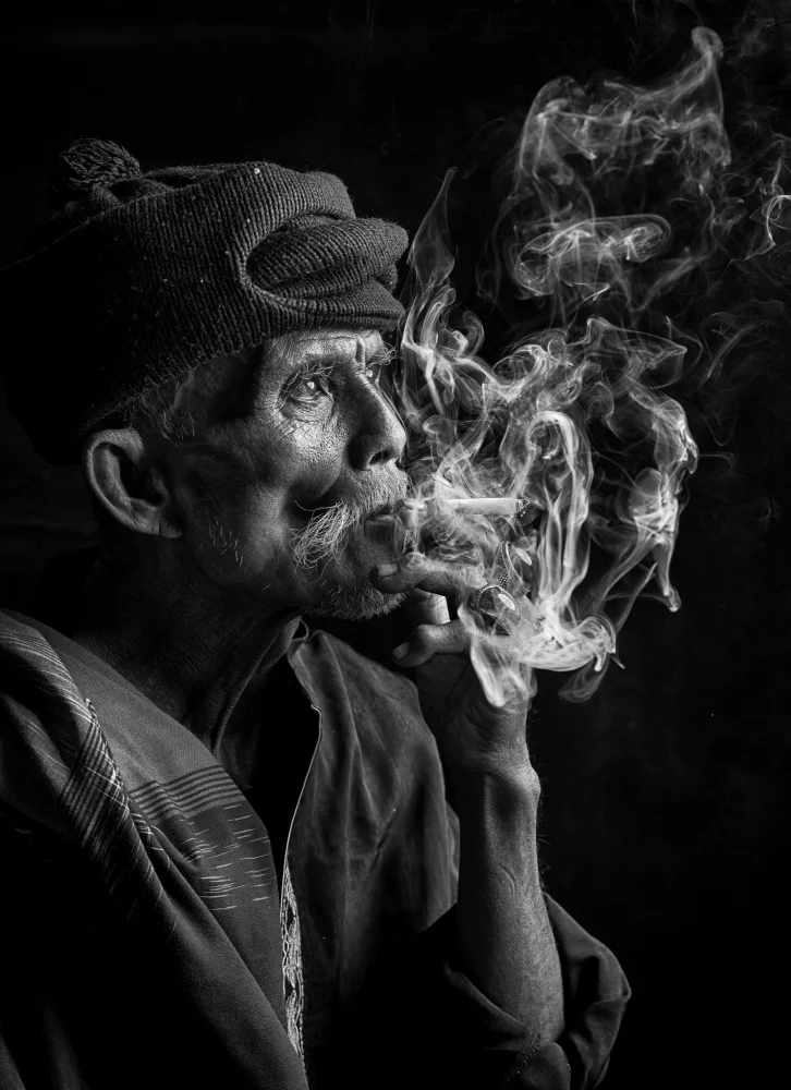 Hartojo, Muliani Angela: Fumeur