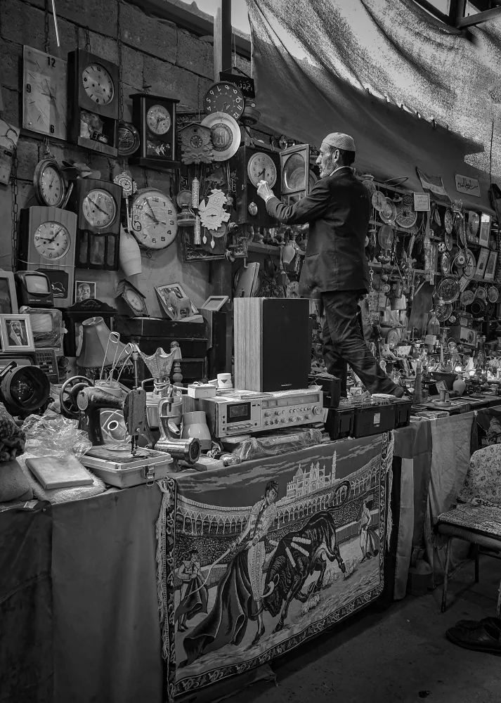 Alsofey, Bashar: Seller of antiques and used materials