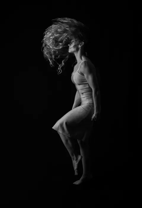 Kirzh, Svetlana: Femme dansante