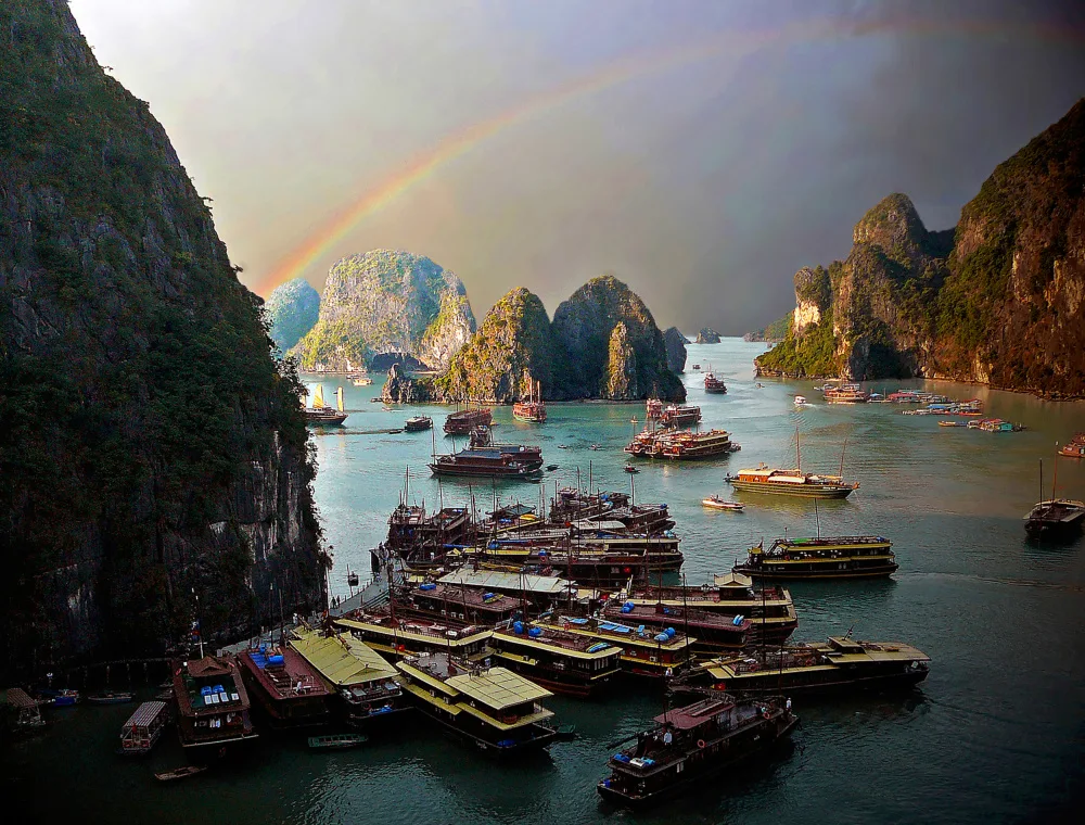 Pizzocaro, Giorgio: Rainbow on Halong Bay
