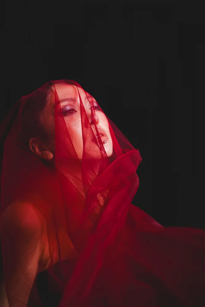 glanz.KAE: Un mundo teñido de rojo