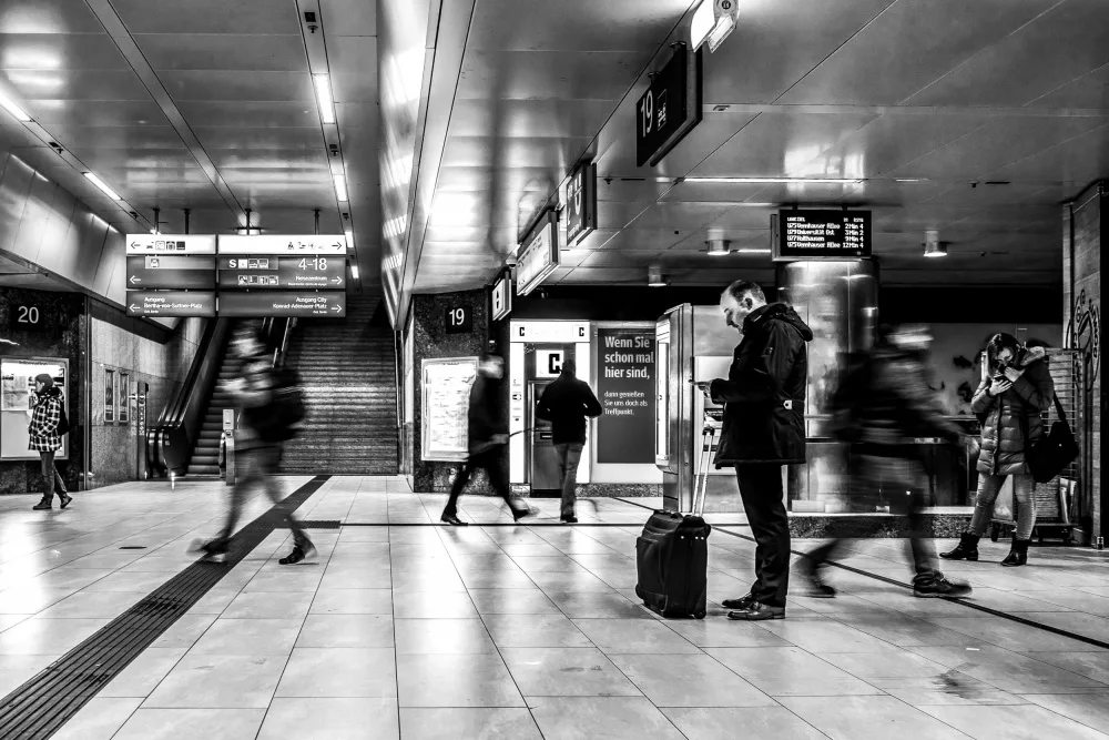 Photographer, Street Adam: Düsseldorf HBF 2020-12