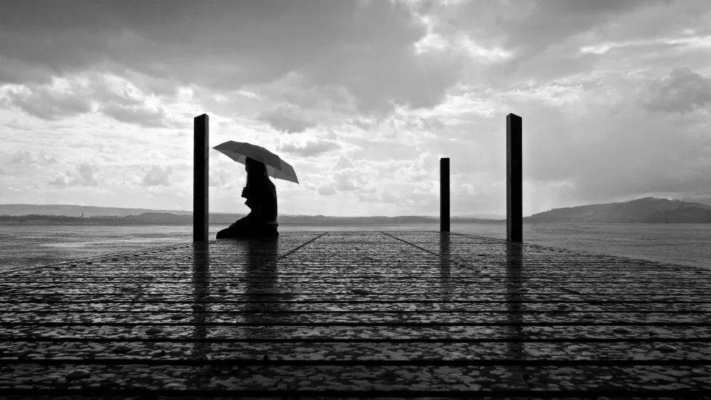 Roeseler, Magdalena: sitting in the rain
