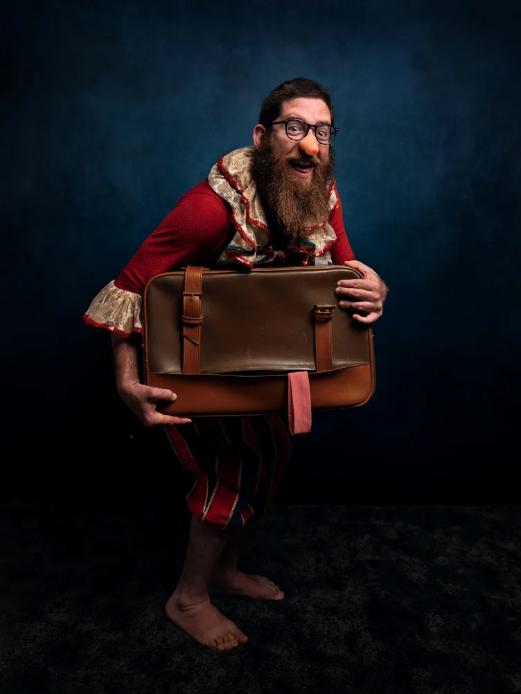 Gitlits, Evgeni: The clown and the suitcase