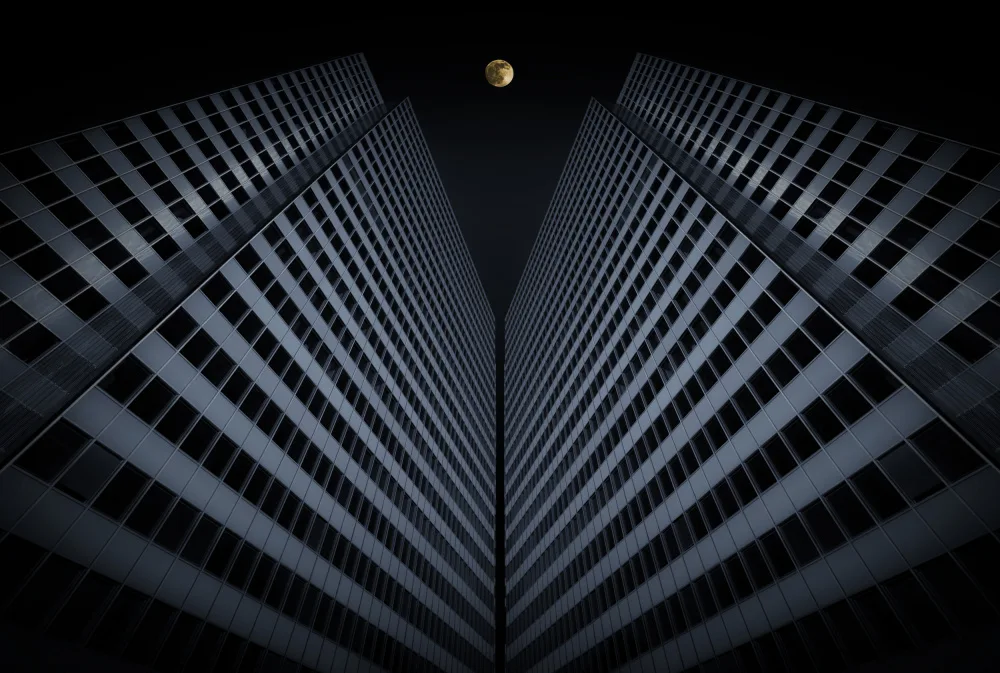 Schwerdtfeger, M Roland: The Moon above Düsseldorf