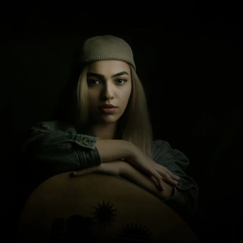 Hasheminasab, Moein: Persian musician girl