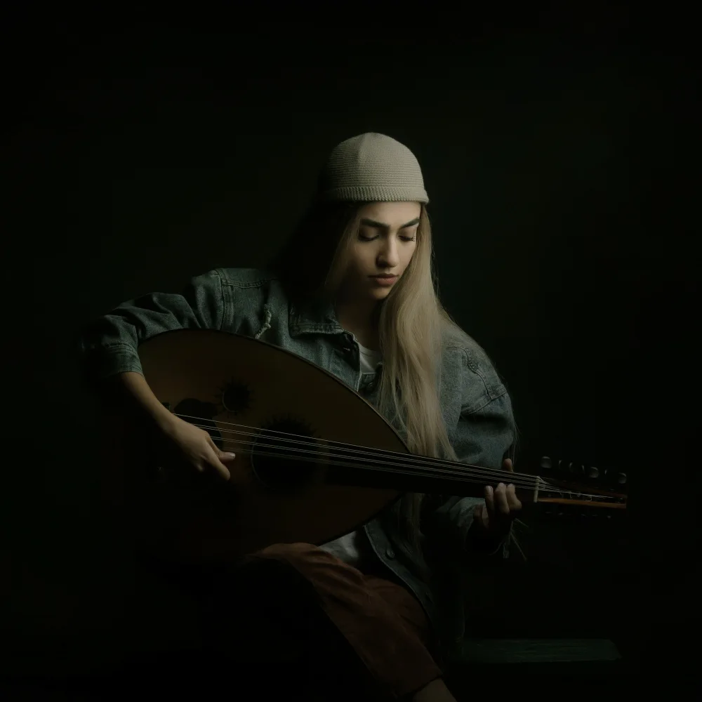 Hasheminasab, Moein: Chica músico persa