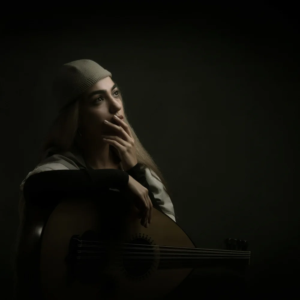 Hasheminasab, Moein: Chica músico persa