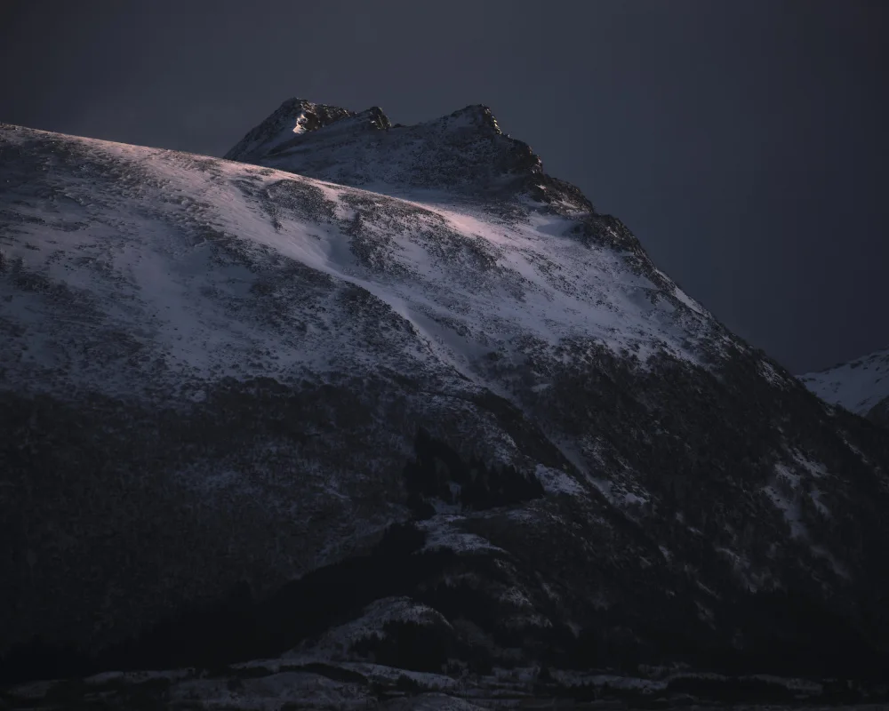 Bank, Hamed: Mountain in sunrise