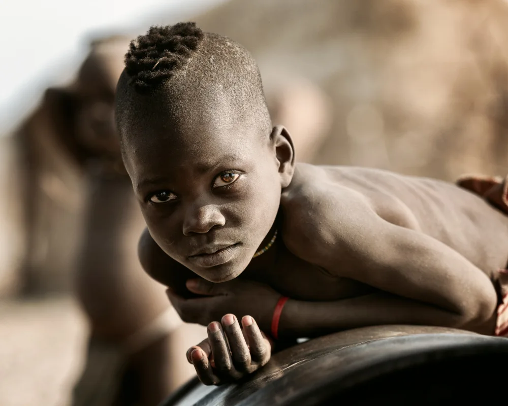 Bohn, E Tori: Garçon OmuHimba