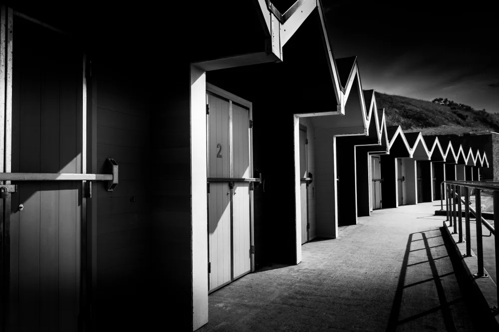Kershaw, Lee: Beach Huts in Monochrome