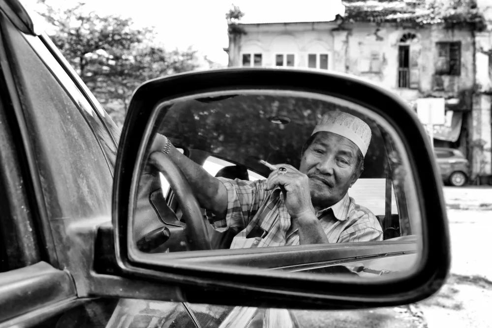 Long, Kieron: Conductor de taxi