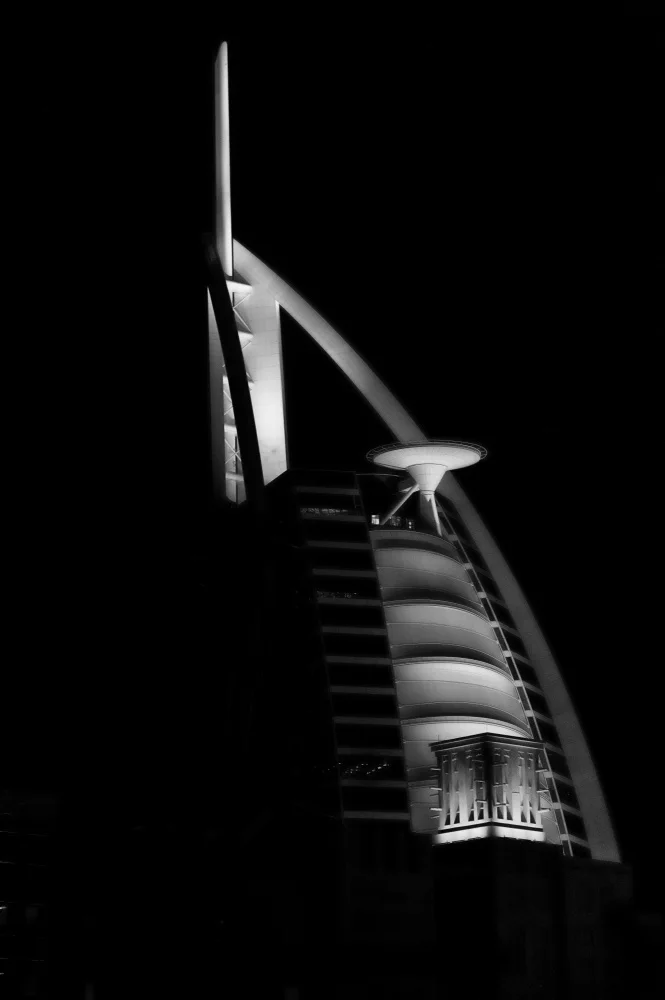 Edwards, Dan: Burj Al Arab in bianco e nero di notte