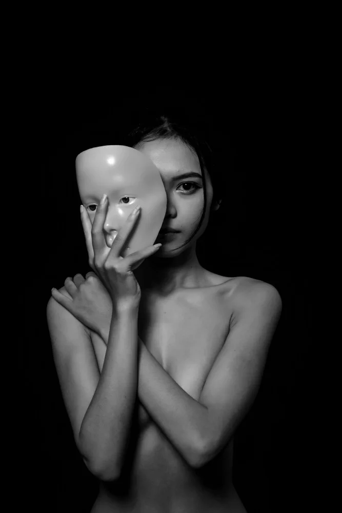 Truong, Van Tran: Pod maskou