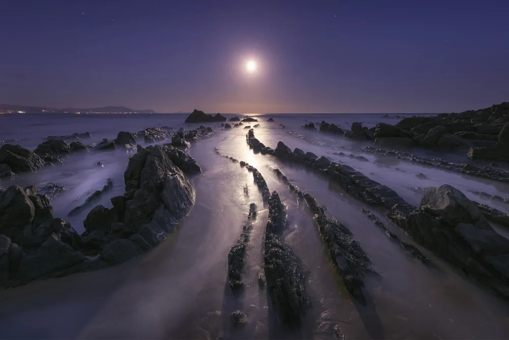 Pérez, Patxi: Moonlight in Barrika Beach