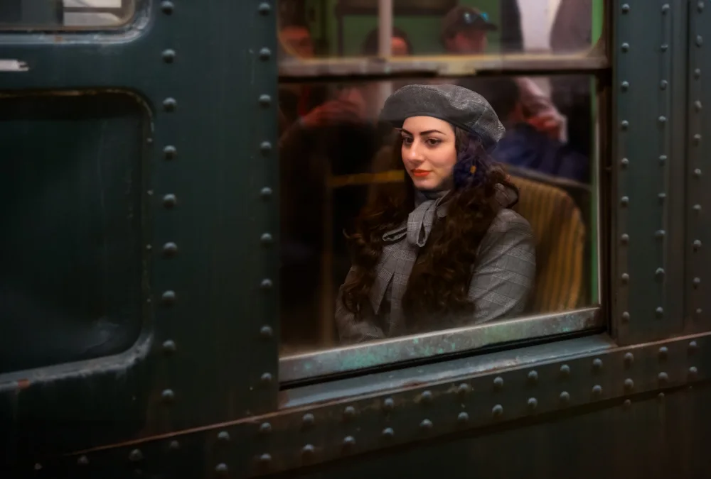 Liang, Ken: Signora sul vecchio treno