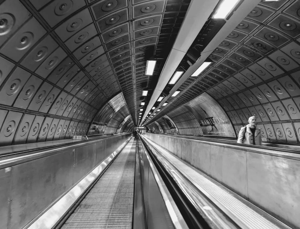 Allen, Elizabeth: Caminando por el metro