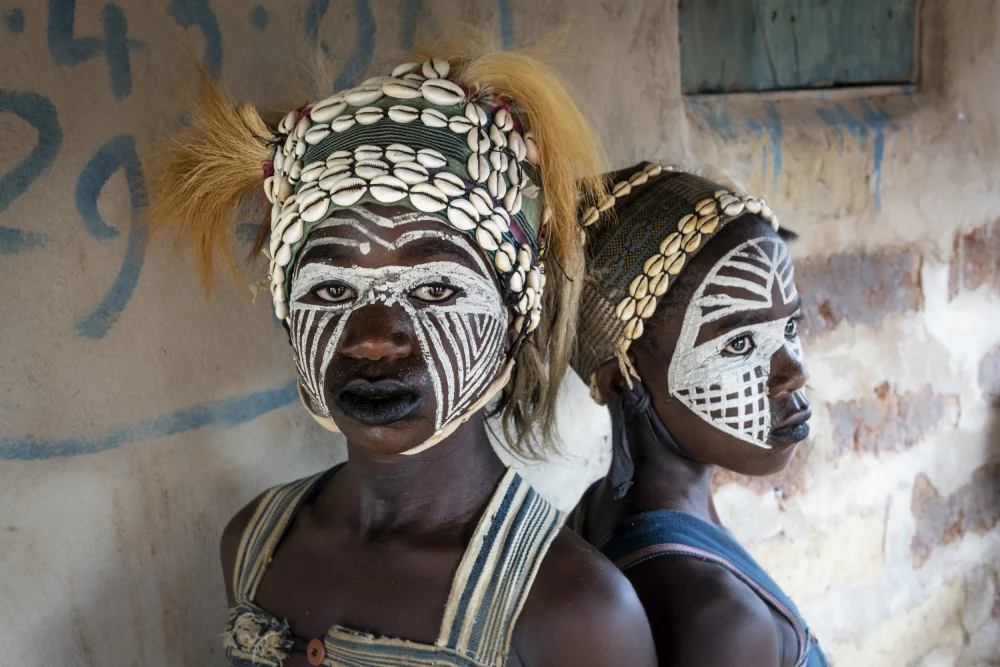 Molina, Elena: snake girls at Diourouzon village, in the mountains of Man