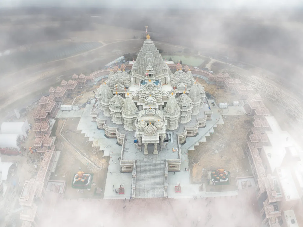 Lu, Ling: The Foggy Temple