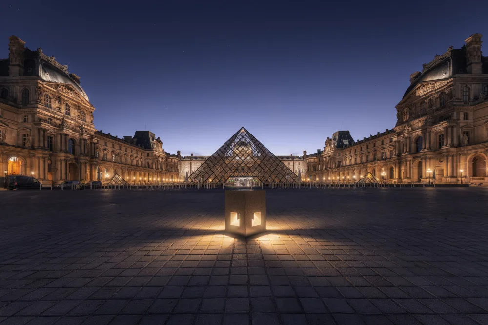Dueso, Ruiz Jorge: Dark Louvre