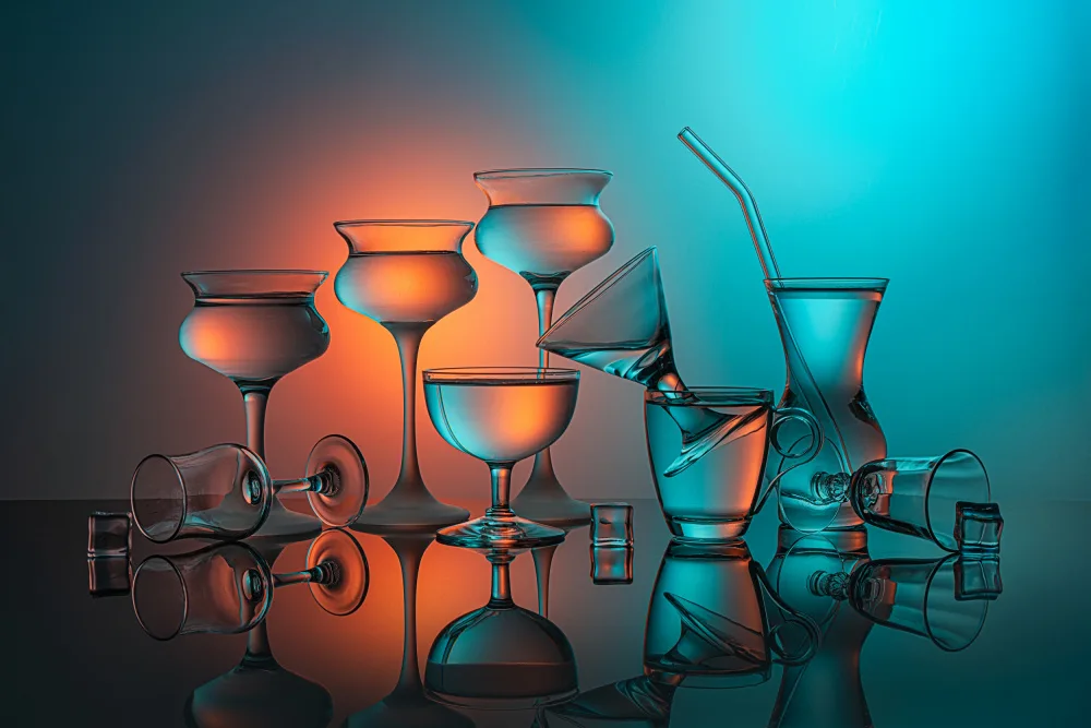 Jacobs, Lydia: Glasses light up with orange & aqua light