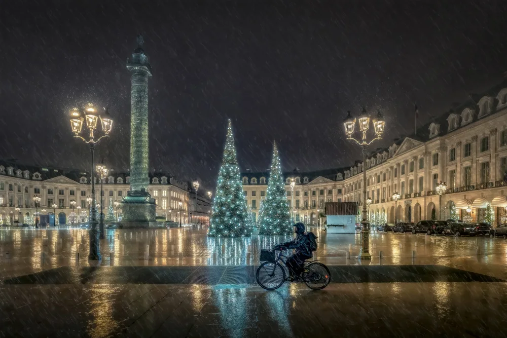 Chen, Nichole: Rainy Night at Place Vendome Paris