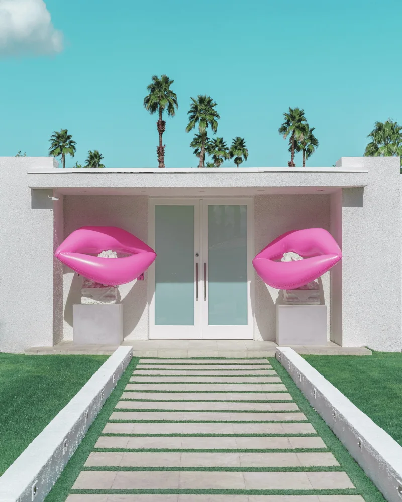Windeknecht, Tom: Casa moderna de mediados de siglo con labios rosados