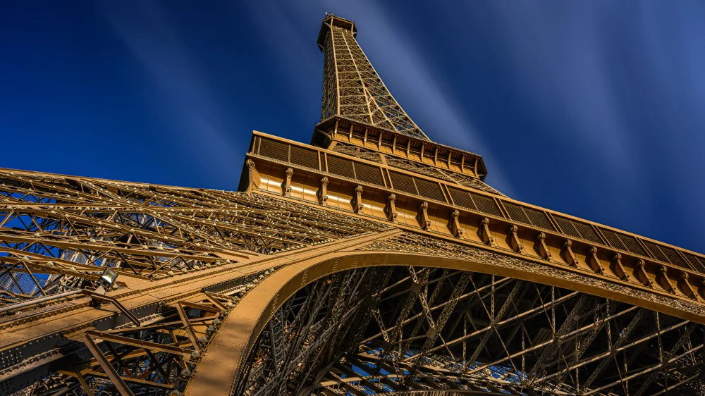 Ladan, Robbert: Sotto la Torre Eiffel