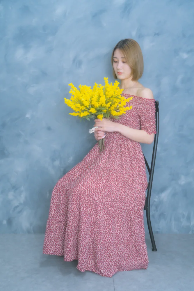 suzuki, kenichirou: mujer con mimosa