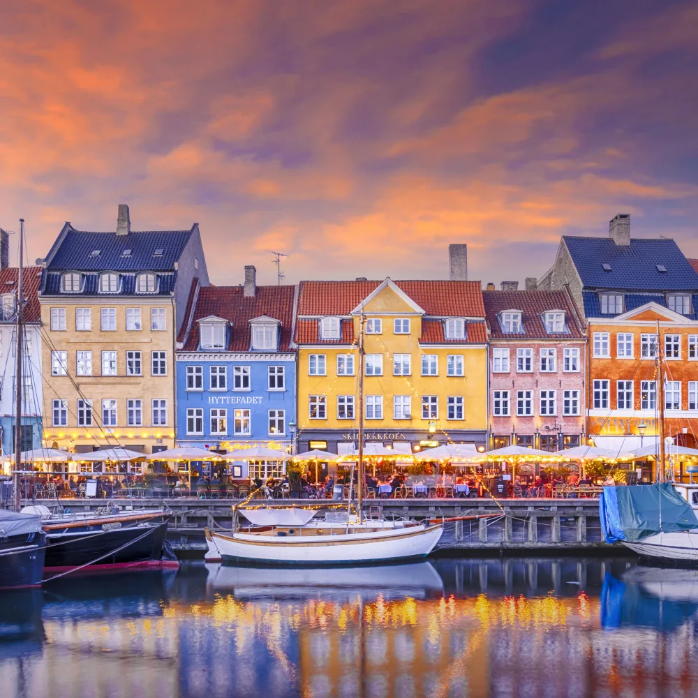 Viola, Melanie: COPENHAGEN Charming Evening Mood at Nyhavn
