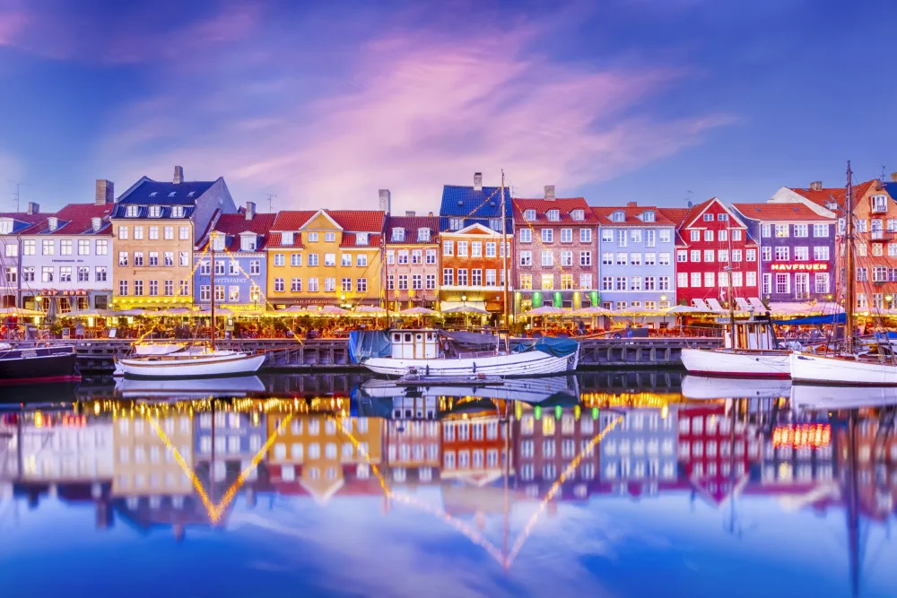 Viola, Melanie: COPENHAGEN Nyhavn Idyllic Evening Impression