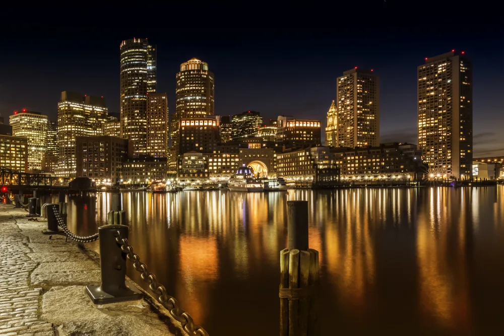 Viola, Melanie: BOSTON Fan Pier Park & Skyline v noci