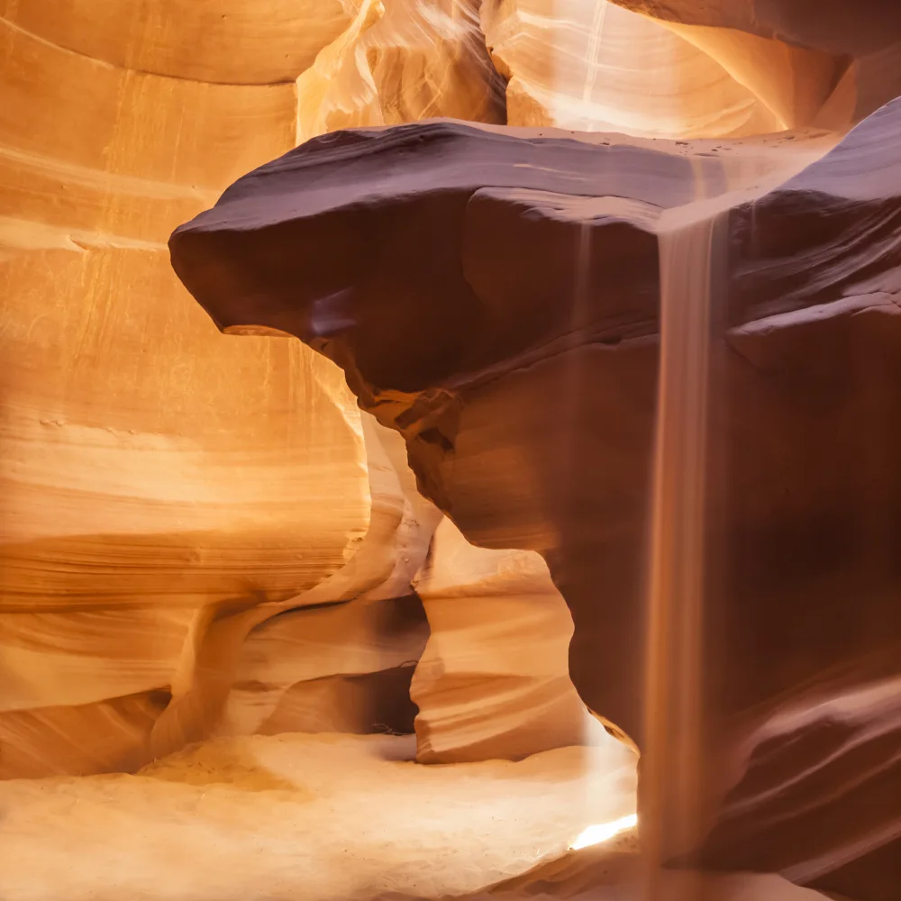 Viola, Melanie: ANTELOPE CANYON Pouring Sand
