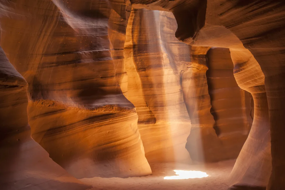 Viola, Melanie: ANTELOPE CANYON Nádherný světelný paprsek