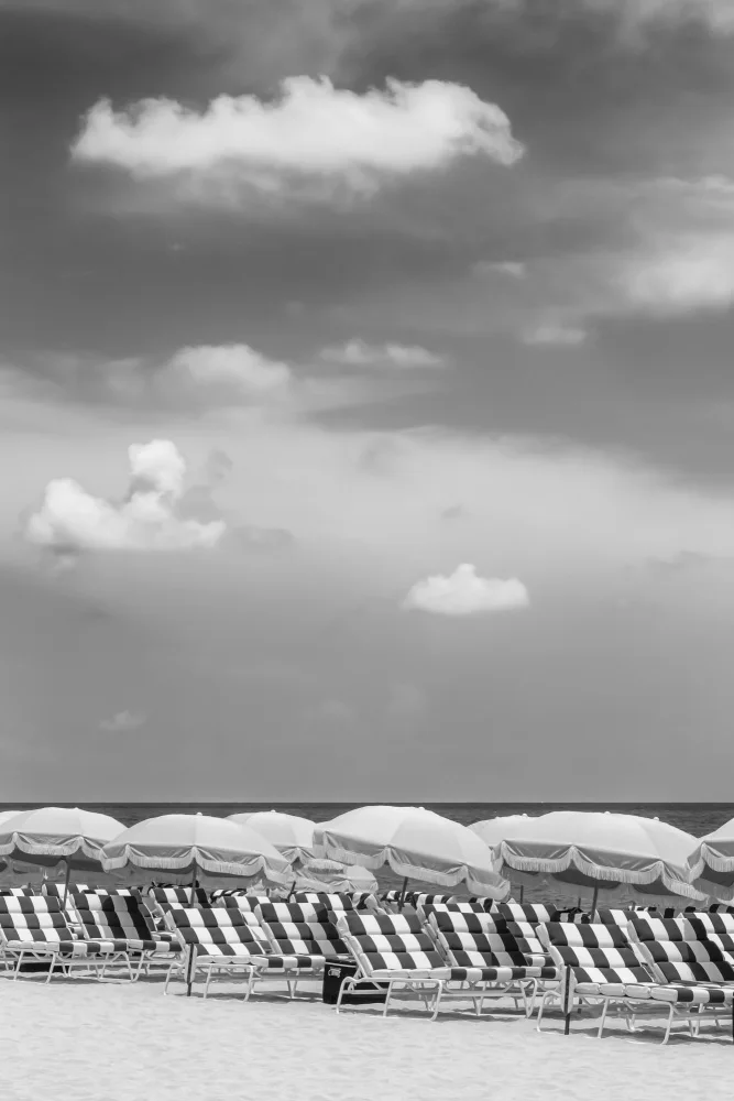 Viola, Melanie: MIAMI BEACH Monochrome beach scene