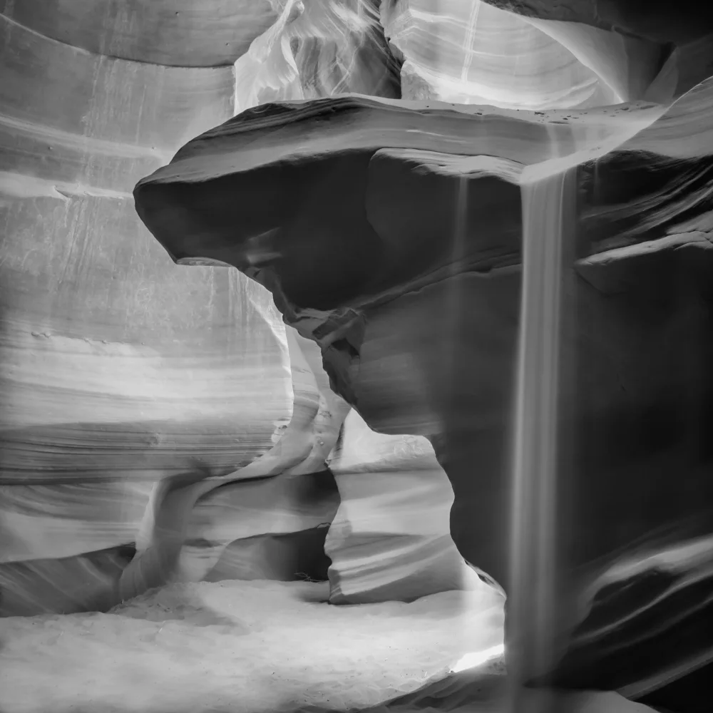 Viola, Melanie: MONOCHROME ANTELOPE CANYON Pouring Sand